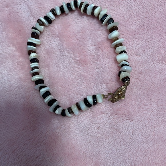 Bundle of Seashell necklace and bracelet - Picture 4 of 8